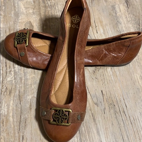 Isola Shoes - NWOB Isola leather flats